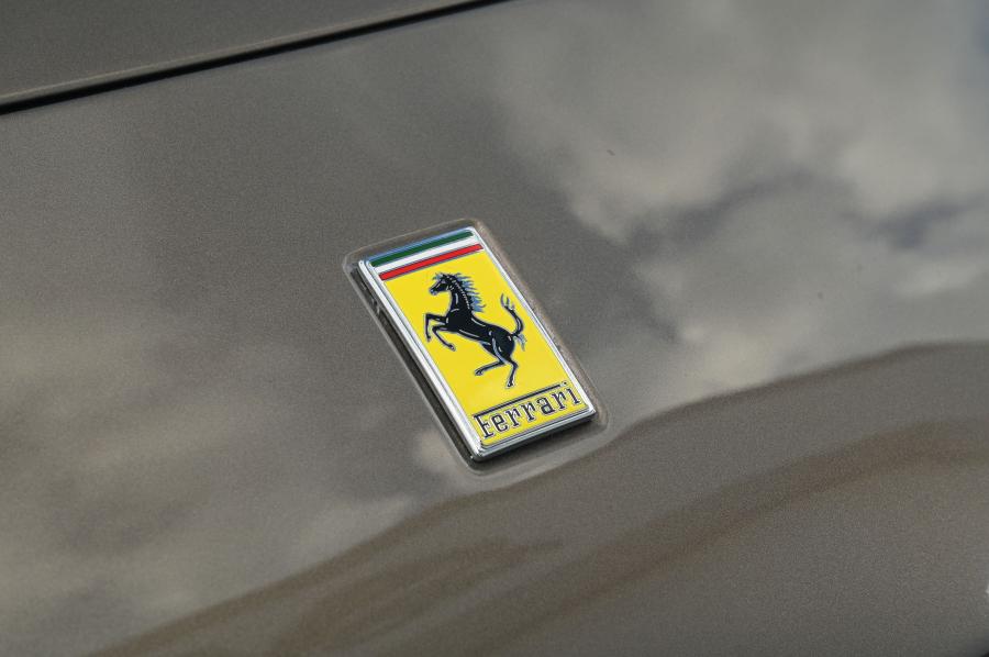 Логотип Ferrari F12berlinetta The Grand Tourer (226891) 2017 года  (фото 23 из 31)